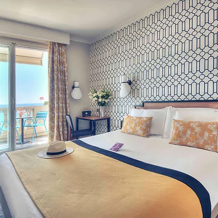 Hotell Mercure Marche Aux Fleurs 4*