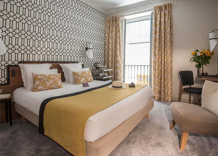 Mercure Marché Aux Fleurs Hotel 4*