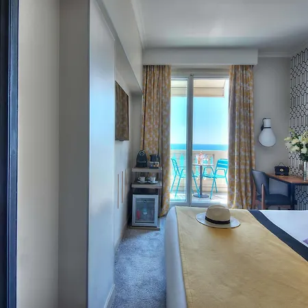 Mercure Marché Aux Fleurs Hotel 4*