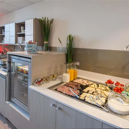 Mercure Marche Aux Fleurs Отель