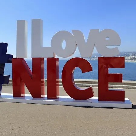 Mercure Marché Aux Fleurs Hotel 4*