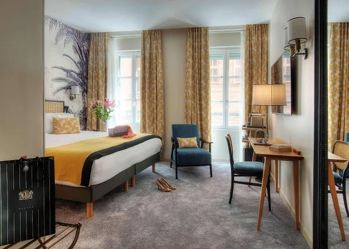 Отель Mercure Marche Aux Fleurs 4*