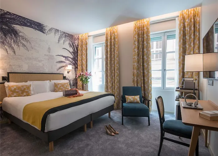 Отель Mercure Marche Aux Fleurs 4*
