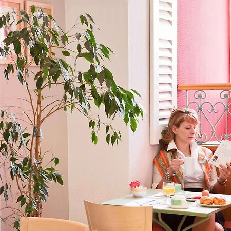 Mercure Marche Aux Fleurs Ницца