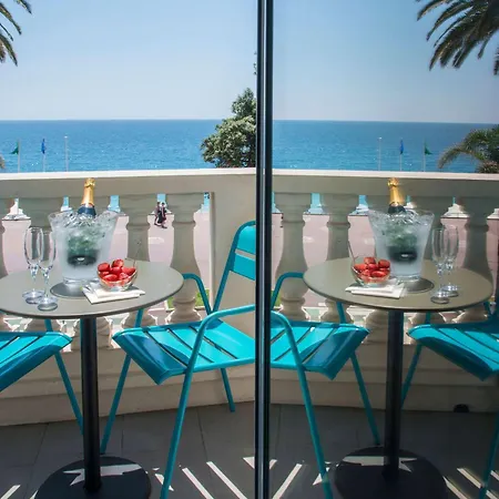 Отель Mercure Marche Aux Fleurs 4*